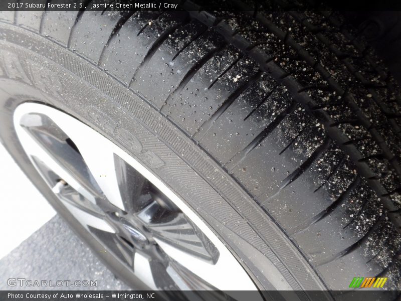 Jasmine Green Metallic / Gray 2017 Subaru Forester 2.5i