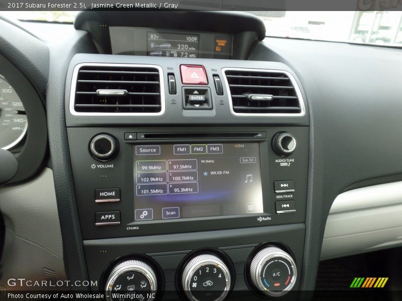 Jasmine Green Metallic / Gray 2017 Subaru Forester 2.5i