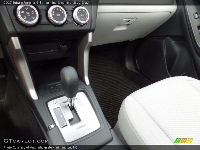 Jasmine Green Metallic / Gray 2017 Subaru Forester 2.5i