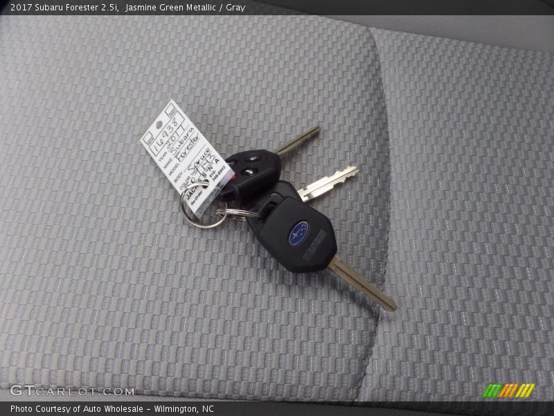 Jasmine Green Metallic / Gray 2017 Subaru Forester 2.5i