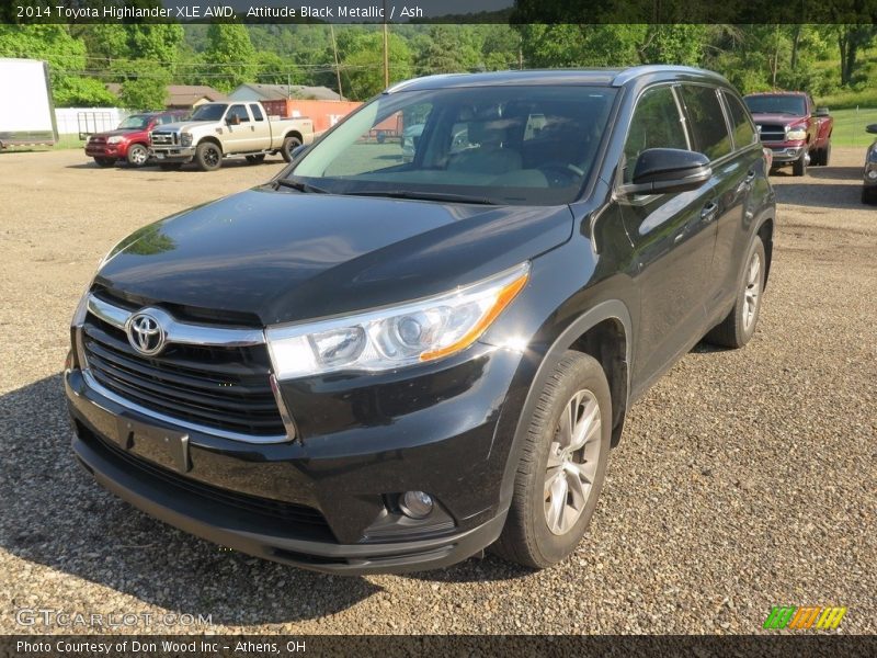Front 3/4 View of 2014 Highlander XLE AWD