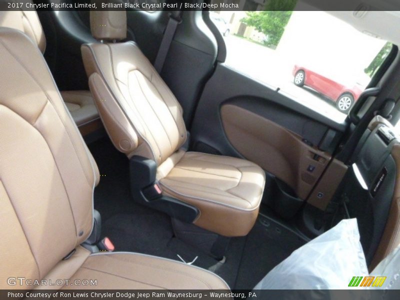 Brilliant Black Crystal Pearl / Black/Deep Mocha 2017 Chrysler Pacifica Limited