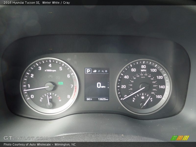 Winter White / Gray 2016 Hyundai Tucson SE