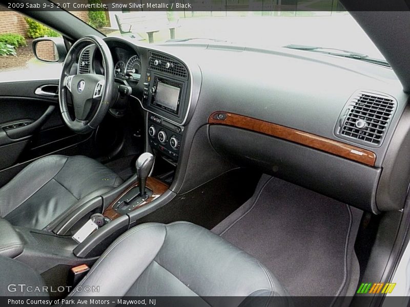 Dashboard of 2009 9-3 2.0T Convertible