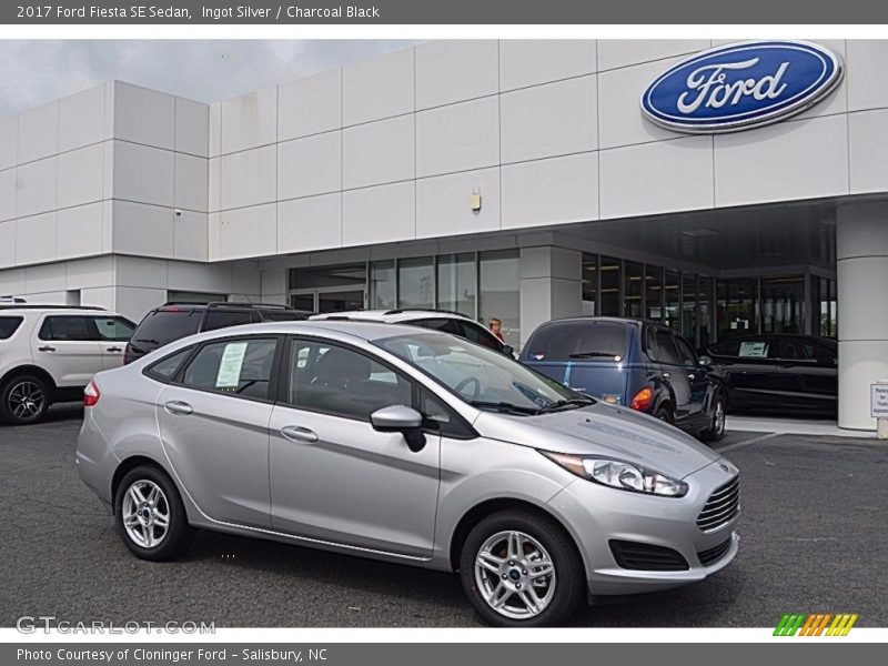 Front 3/4 View of 2017 Fiesta SE Sedan