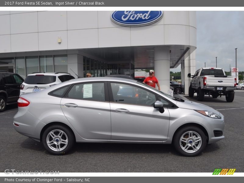 Ingot Silver / Charcoal Black 2017 Ford Fiesta SE Sedan