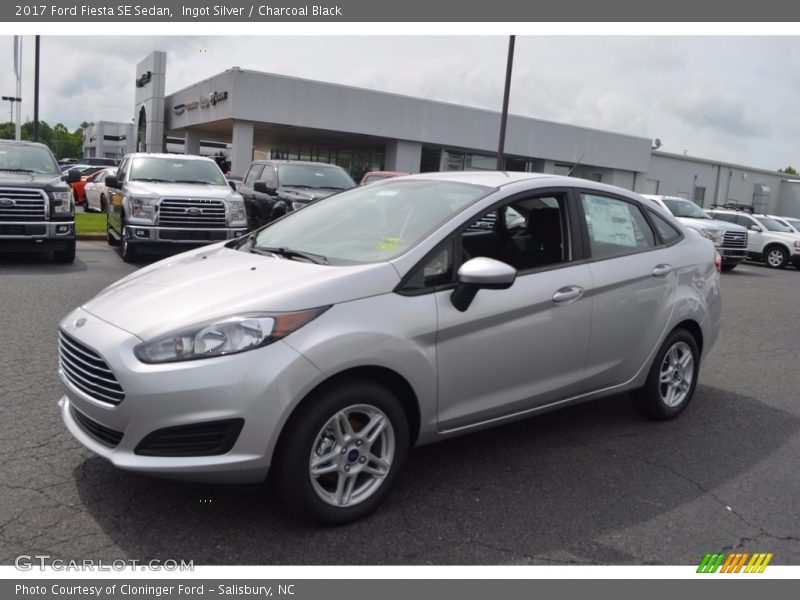 Ingot Silver / Charcoal Black 2017 Ford Fiesta SE Sedan
