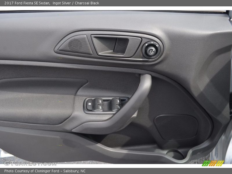 Ingot Silver / Charcoal Black 2017 Ford Fiesta SE Sedan