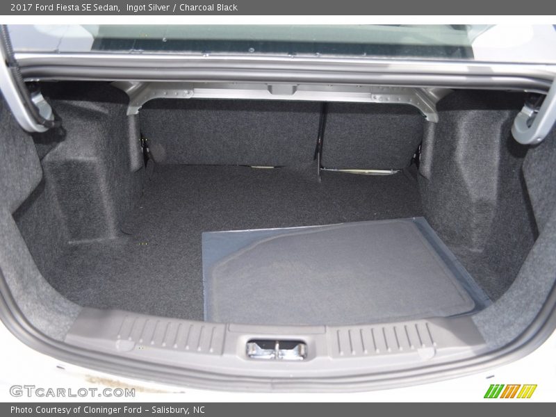 2017 Fiesta SE Sedan Trunk