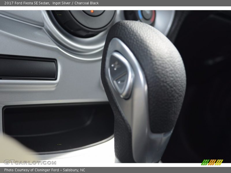 Ingot Silver / Charcoal Black 2017 Ford Fiesta SE Sedan