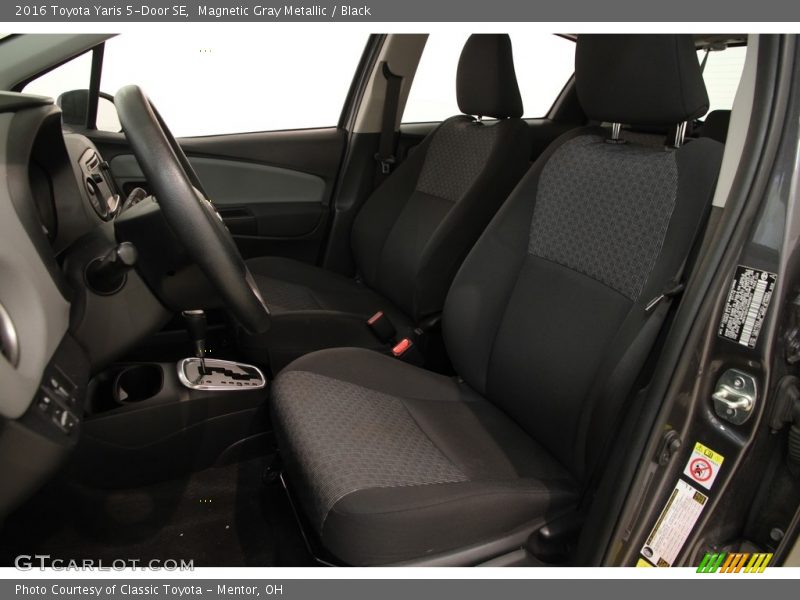 Magnetic Gray Metallic / Black 2016 Toyota Yaris 5-Door SE