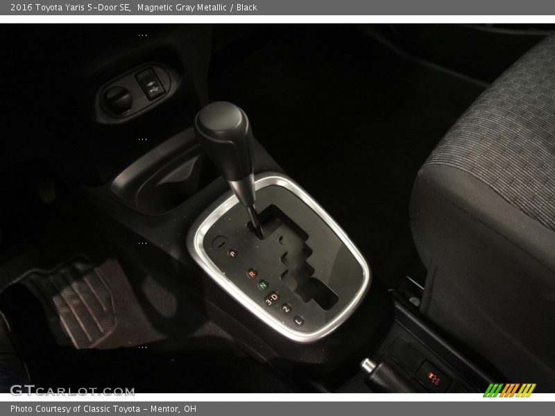 Magnetic Gray Metallic / Black 2016 Toyota Yaris 5-Door SE