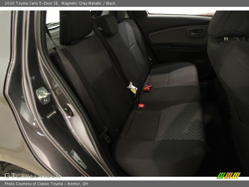 Magnetic Gray Metallic / Black 2016 Toyota Yaris 5-Door SE