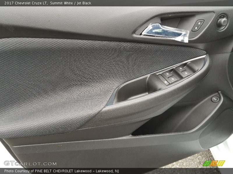 Summit White / Jet Black 2017 Chevrolet Cruze LT