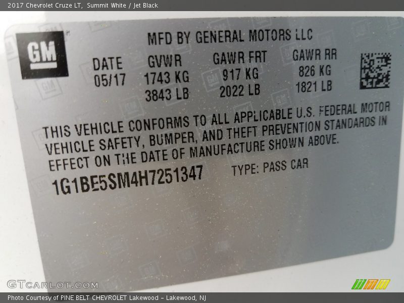Summit White / Jet Black 2017 Chevrolet Cruze LT