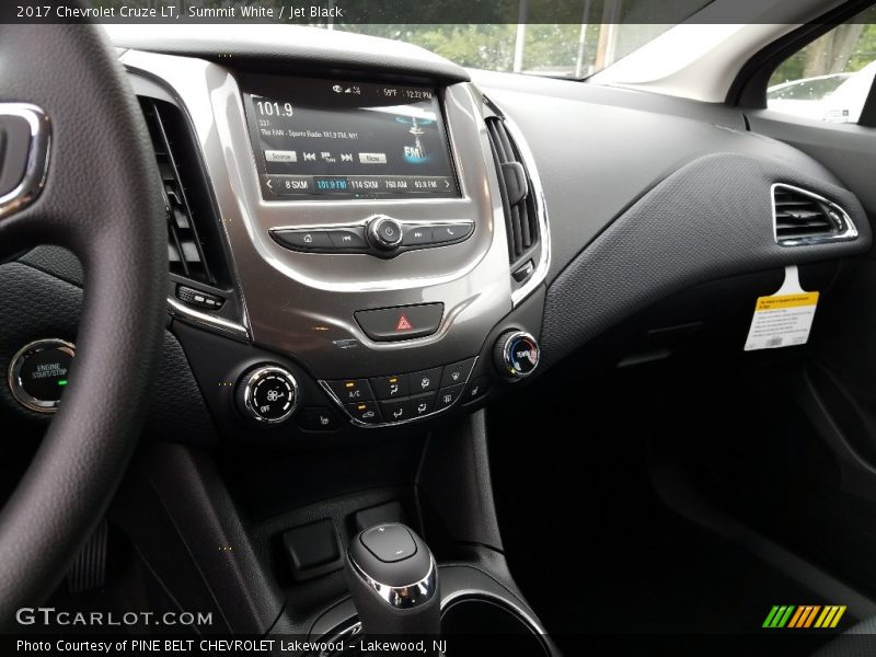 Summit White / Jet Black 2017 Chevrolet Cruze LT