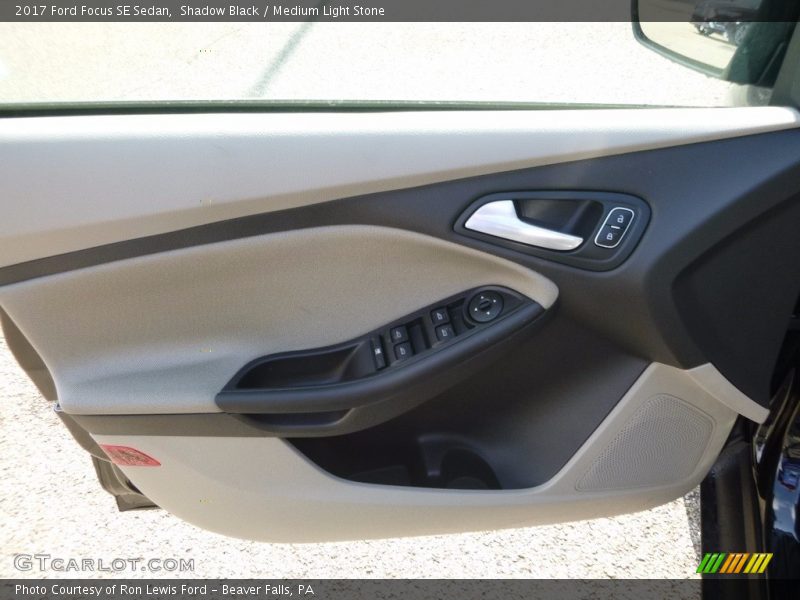 Shadow Black / Medium Light Stone 2017 Ford Focus SE Sedan