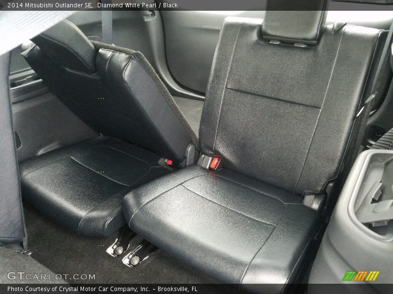 Diamond White Pearl / Black 2014 Mitsubishi Outlander SE