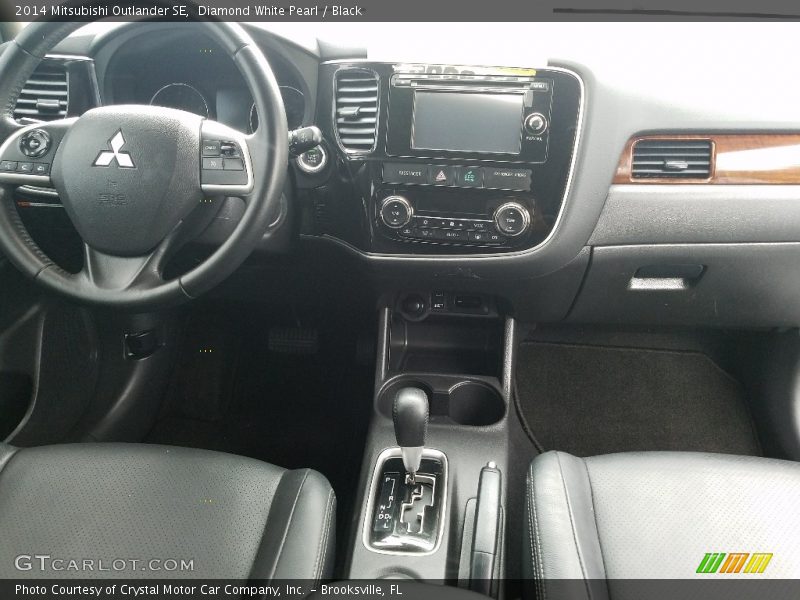 Diamond White Pearl / Black 2014 Mitsubishi Outlander SE