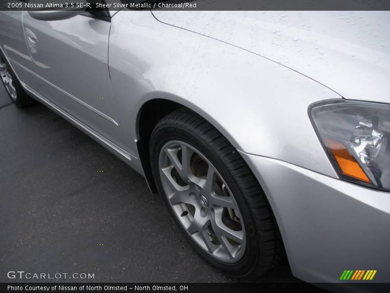 Sheer Silver Metallic / Charcoal/Red 2005 Nissan Altima 3.5 SE-R