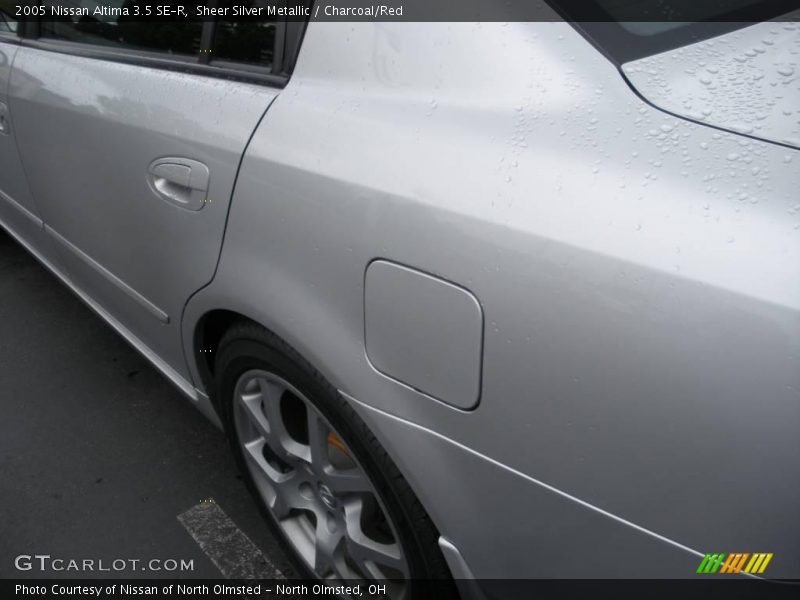 Sheer Silver Metallic / Charcoal/Red 2005 Nissan Altima 3.5 SE-R