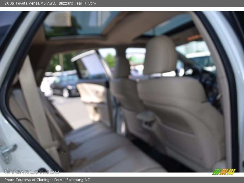 Blizzard Pearl / Ivory 2009 Toyota Venza V6 AWD