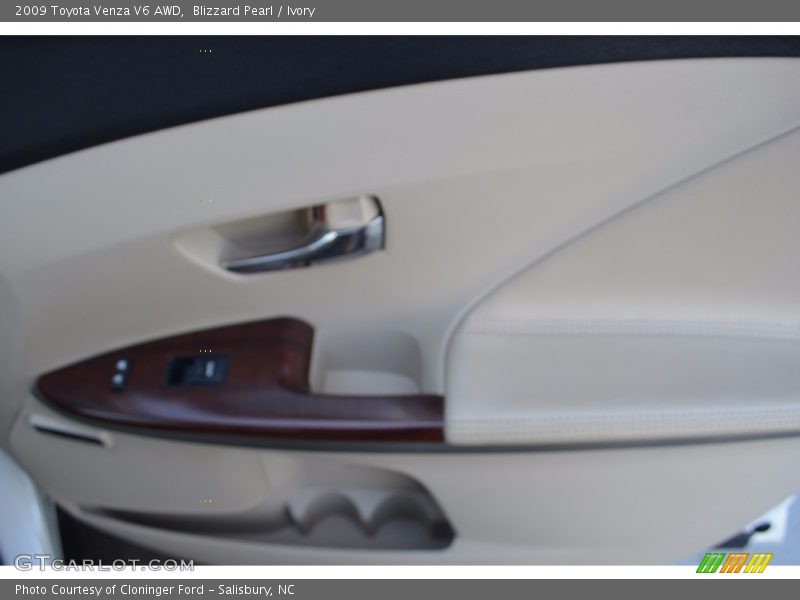 Blizzard Pearl / Ivory 2009 Toyota Venza V6 AWD