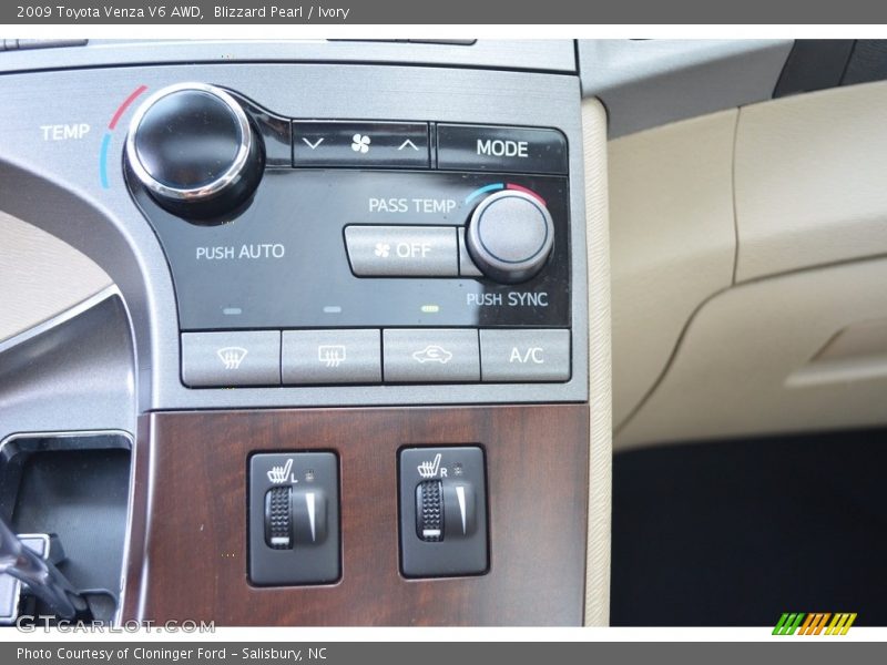 Blizzard Pearl / Ivory 2009 Toyota Venza V6 AWD