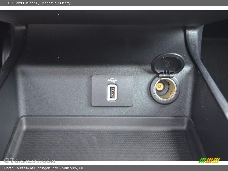 Magnetic / Ebony 2017 Ford Fusion SE