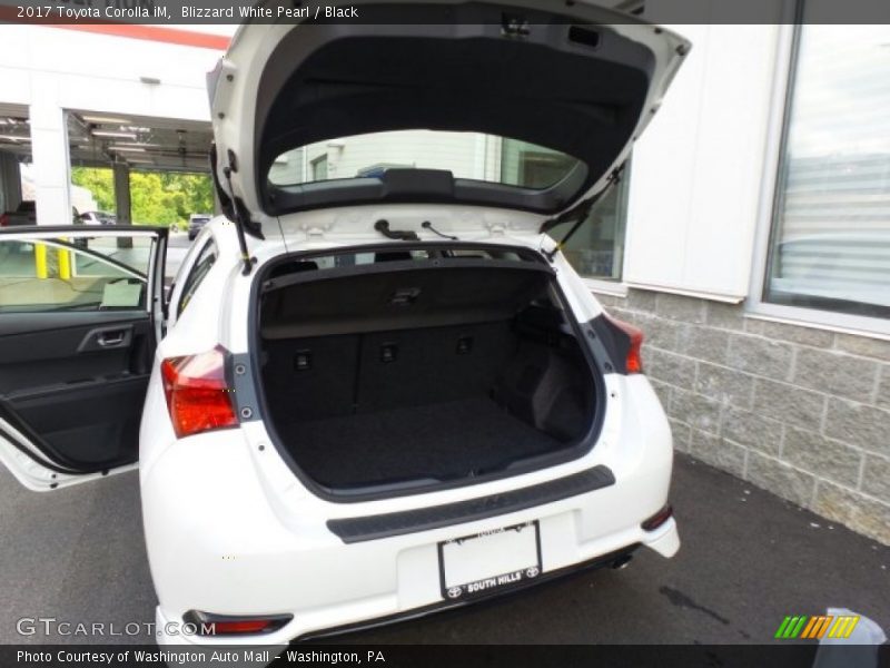Blizzard White Pearl / Black 2017 Toyota Corolla iM