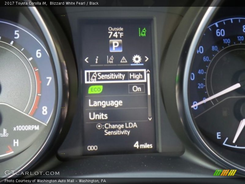 Blizzard White Pearl / Black 2017 Toyota Corolla iM