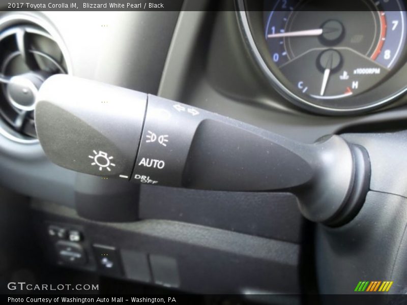 Blizzard White Pearl / Black 2017 Toyota Corolla iM