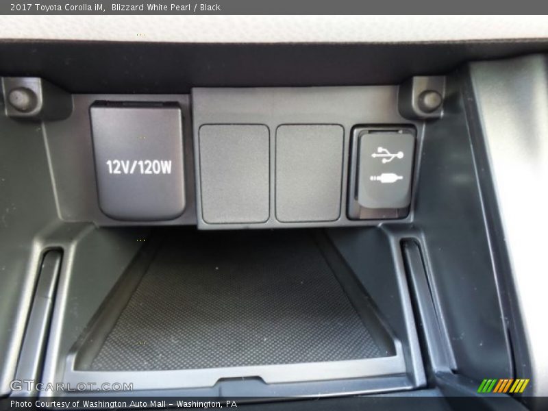 Blizzard White Pearl / Black 2017 Toyota Corolla iM