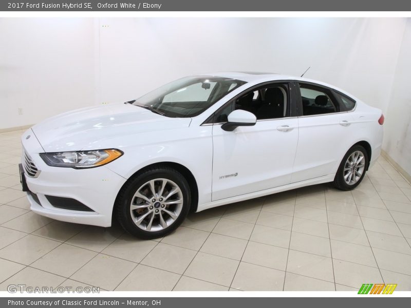 Front 3/4 View of 2017 Fusion Hybrid SE