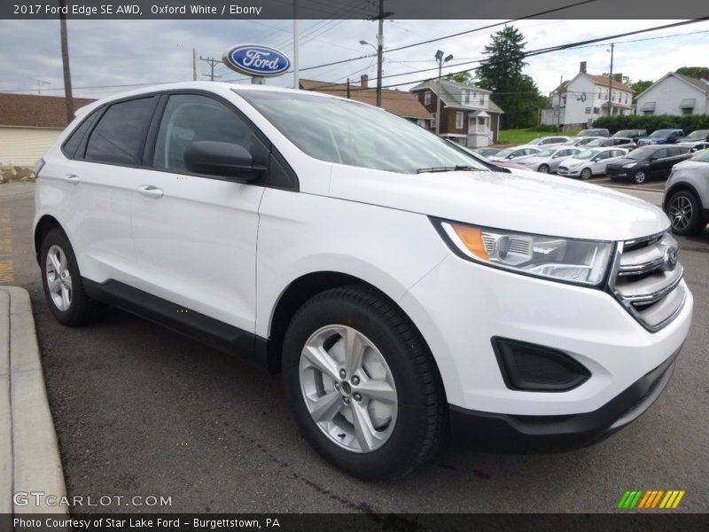 Front 3/4 View of 2017 Edge SE AWD