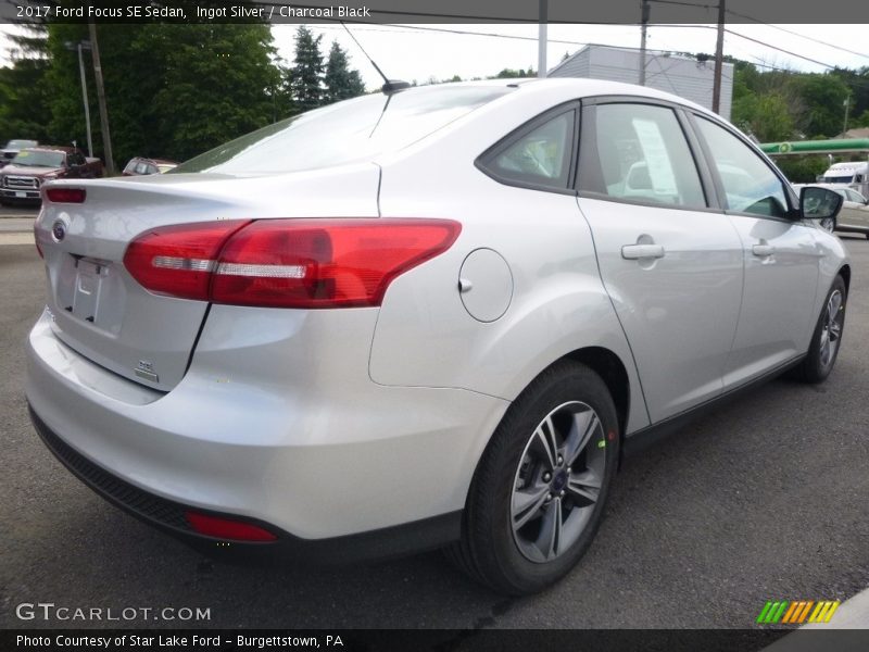 Ingot Silver / Charcoal Black 2017 Ford Focus SE Sedan