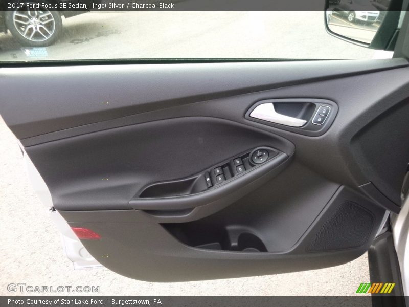 Door Panel of 2017 Focus SE Sedan