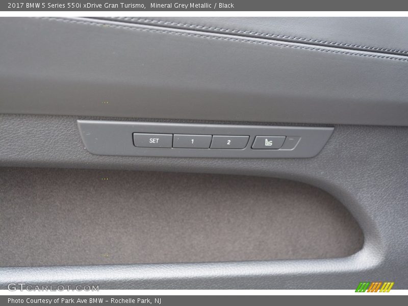 Mineral Grey Metallic / Black 2017 BMW 5 Series 550i xDrive Gran Turismo