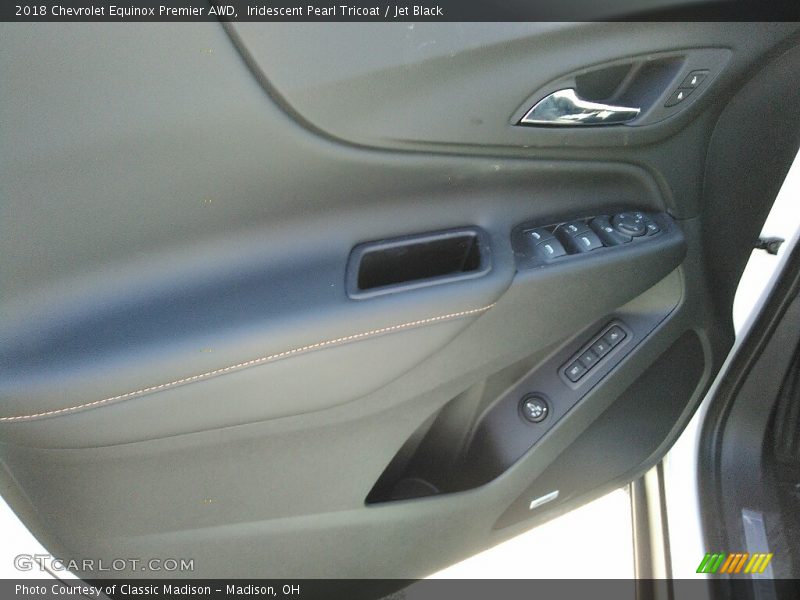 Iridescent Pearl Tricoat / Jet Black 2018 Chevrolet Equinox Premier AWD