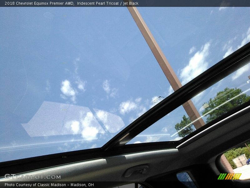 Iridescent Pearl Tricoat / Jet Black 2018 Chevrolet Equinox Premier AWD