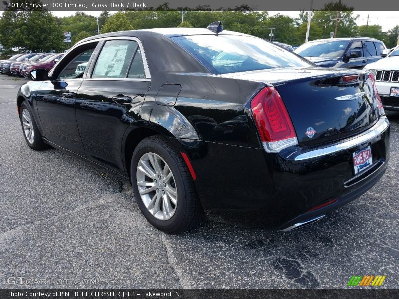Gloss Black / Black 2017 Chrysler 300 Limited