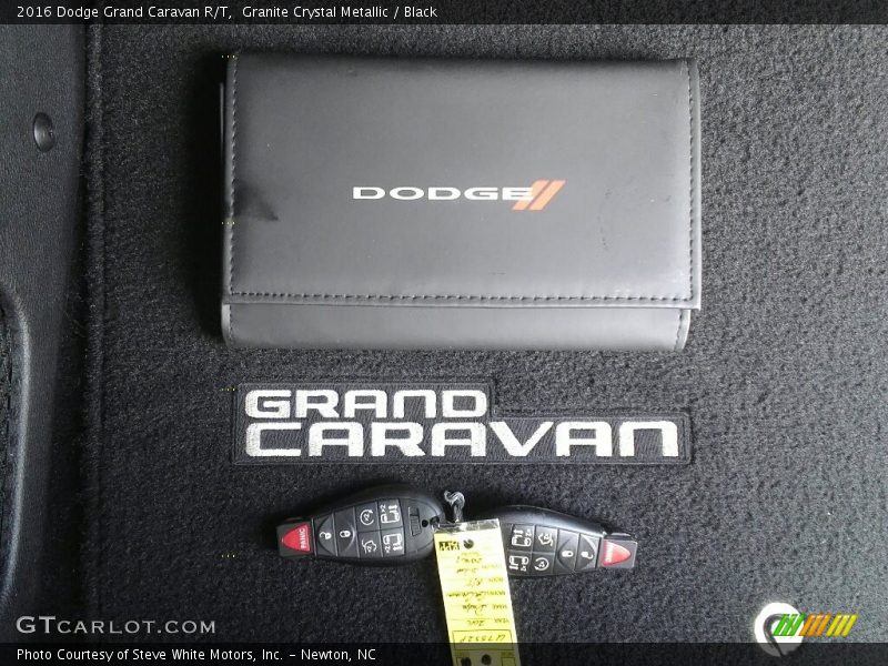 Granite Crystal Metallic / Black 2016 Dodge Grand Caravan R/T