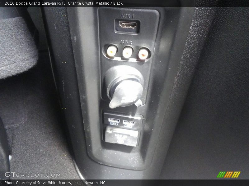 Granite Crystal Metallic / Black 2016 Dodge Grand Caravan R/T