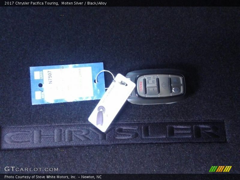 Molten Silver / Black/Alloy 2017 Chrysler Pacifica Touring