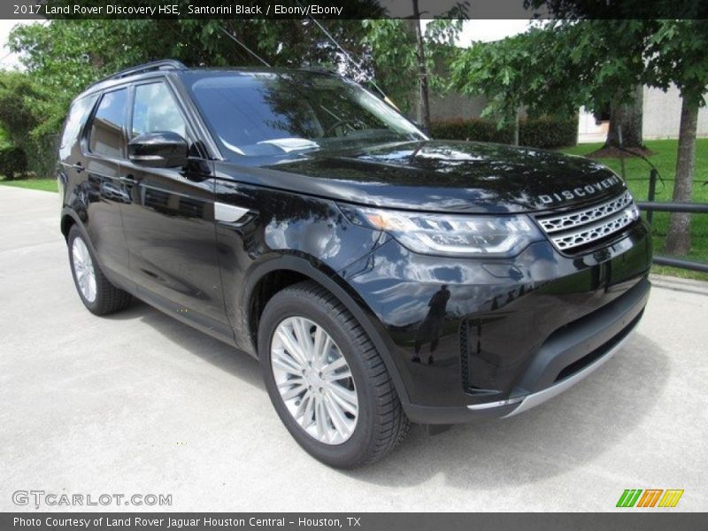 Front 3/4 View of 2017 Discovery HSE
