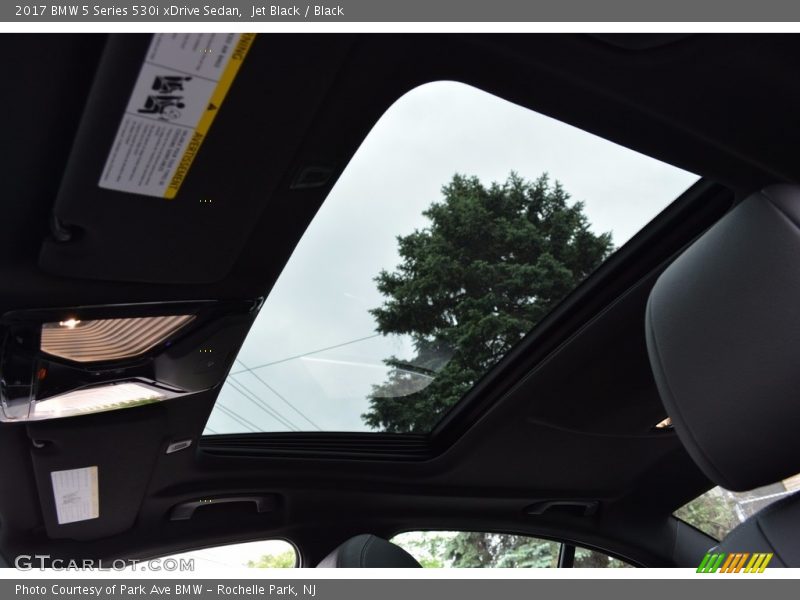 Jet Black / Black 2017 BMW 5 Series 530i xDrive Sedan