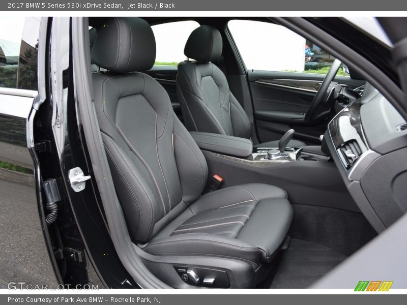 Jet Black / Black 2017 BMW 5 Series 530i xDrive Sedan