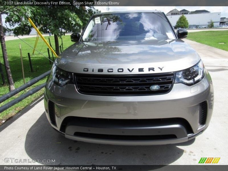 Silicon Silver / Ebony/Ebony 2017 Land Rover Discovery First Edition