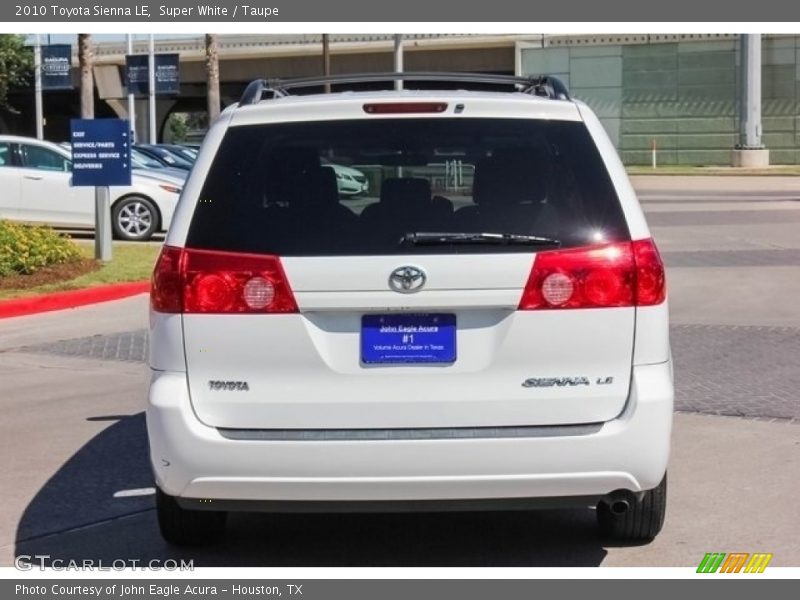 Super White / Taupe 2010 Toyota Sienna LE