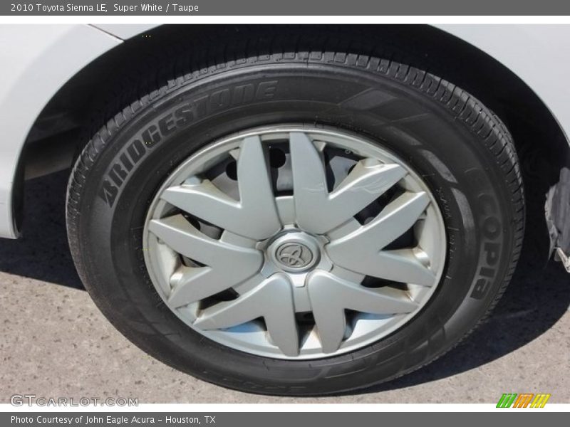 Super White / Taupe 2010 Toyota Sienna LE